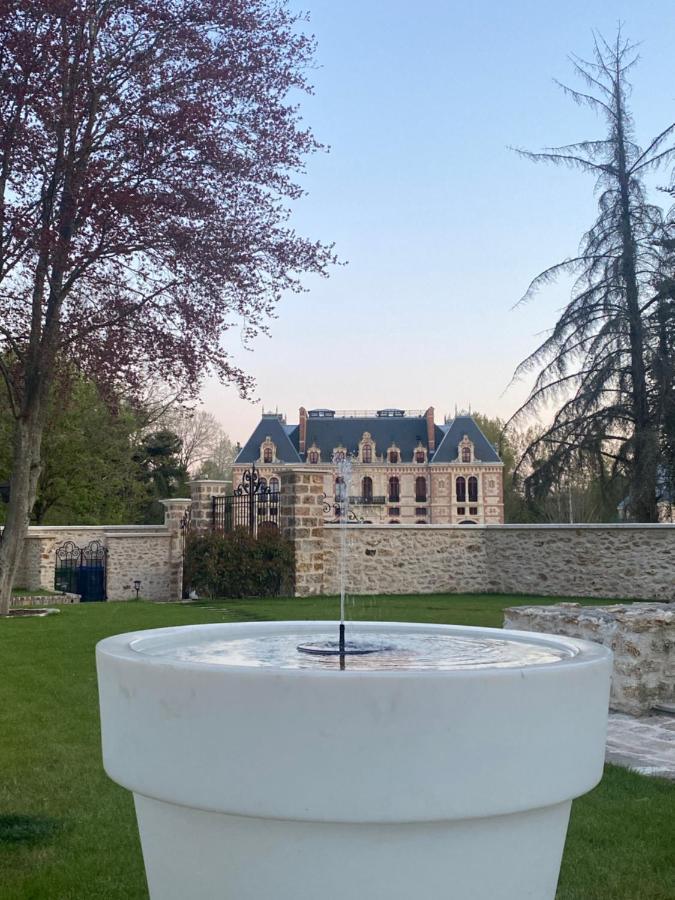 Loft Dans Le Clocher Face Au Chateau Bonnelles Zewnętrze zdjęcie