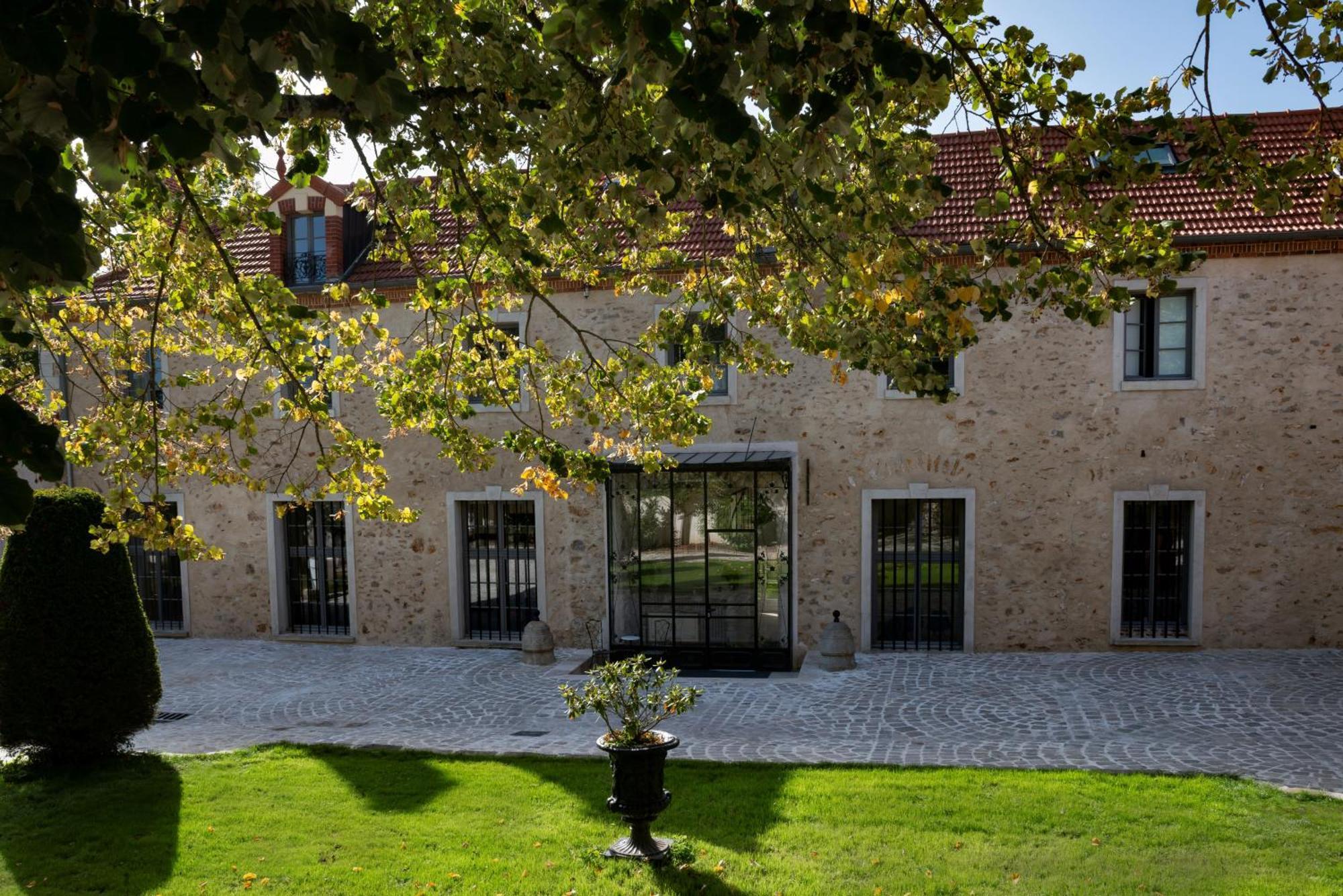Loft Dans Le Clocher Face Au Chateau Bonnelles Zewnętrze zdjęcie